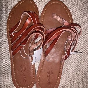 Universal Threads Sandals